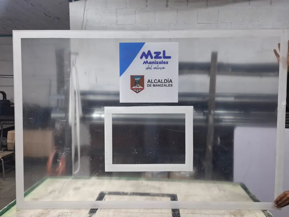 Tablero de acrílico personalizado para la Alcaldía de Manizales